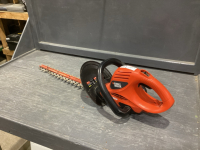 BLACK + DECKER HEDGE HOG 20 ELECTRIC HEDGE TRIMMER