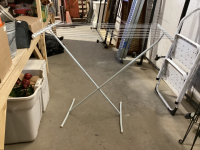 SMALL METAL CLOTHES DRYING RACK