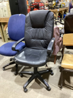 BLACK OFFICE CHAIR