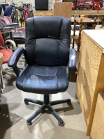 BLACK OFFICE CHAIR