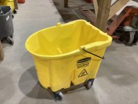 RUBBERMAID MOP BUCKET - NO WRINGER