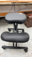 STOOL WITH KNEE REST
