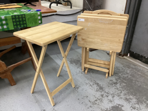 SET OF (4) WOOD TV TRAYS ON STAND