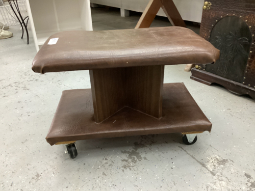 ROLLING STOOL