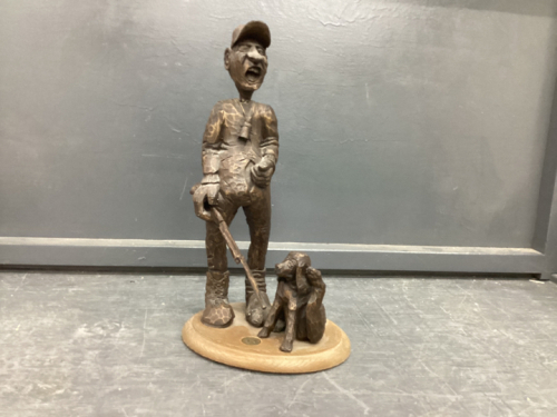 DUCKS UNLIMITED HUNTER W/ DOG DECOR PIECE MOUNTED ON WOOD BASE