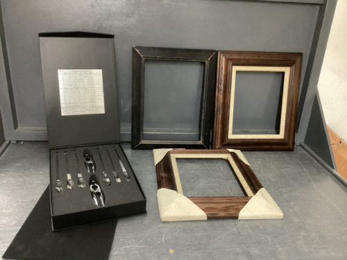 (3) PICTURE FRAMES & LOBSTER SET