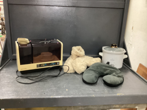 BOX W/ SMALL RIVAL SLOW COOKER, HUMIDIFIER, NECK WRAP, BATTERY OPERATED HEATED SLIPPERS