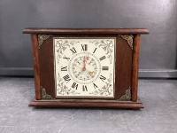 VINTAGE MANTLE CLOCK CONVERTED TO BATTERY