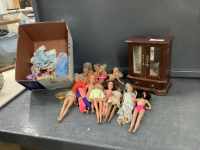 BARBIES, JEWELRY BOX