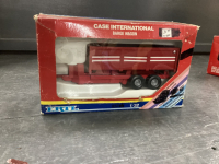 ERTL PLASTIC CASE INTERNATIONAL BARGE WAGON
