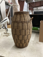 LARGE WICKER BASKET W/ LID