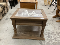 COFFEE TABLE W/ REMOVEABLE PLEXI GLASS TOP