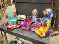 BOX OF KID&rsquo;S TOYS - MANY NEED BATTERIES